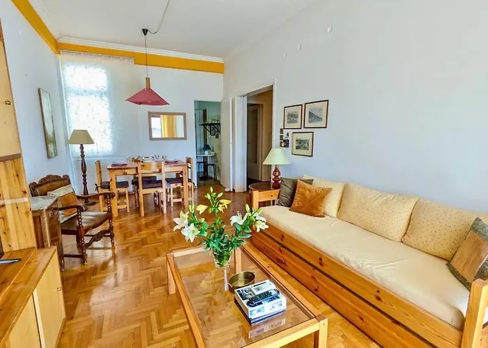 Bright Top-Floor - 2 Terraces - Αbove Metro